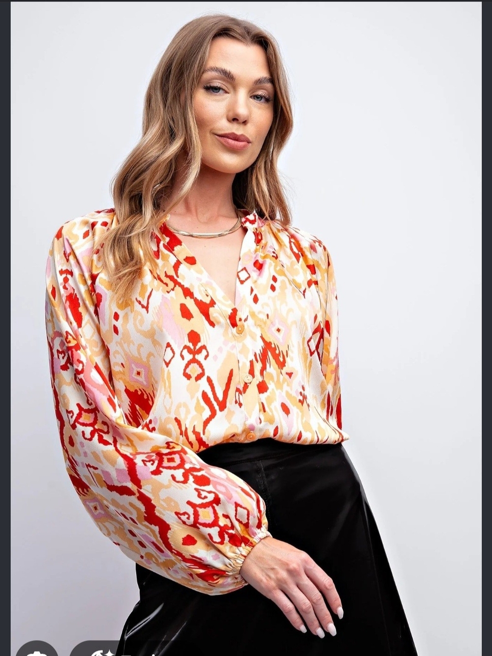 Easel Women's V-Neck Printed Blouse in Red and Cream Size Small NWT